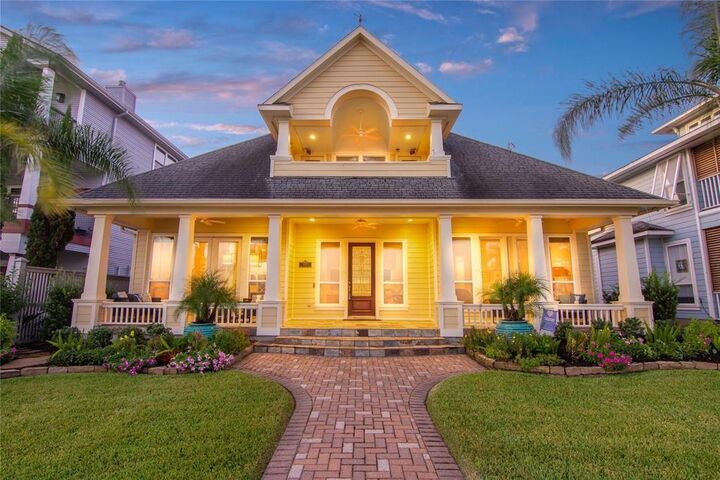 Property Photo:  1207 N Shore Drive  TX 77565 