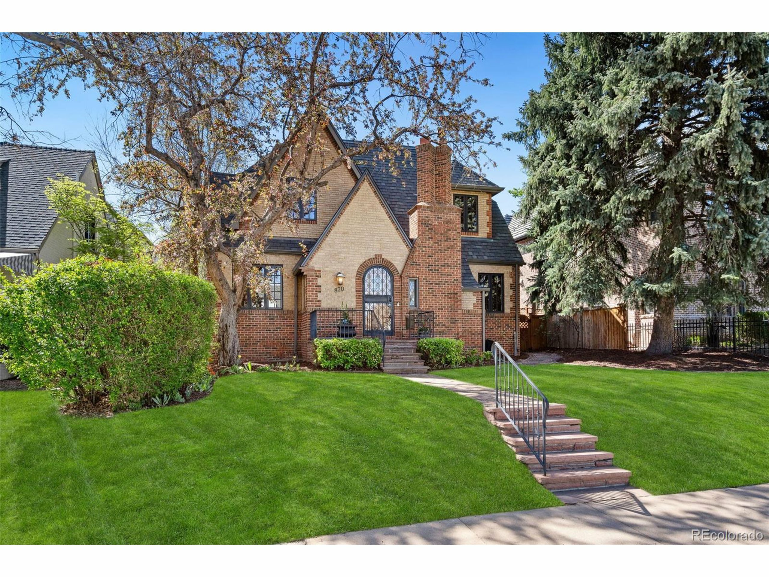 Property Photo: 870 S Medea Way CO 80209