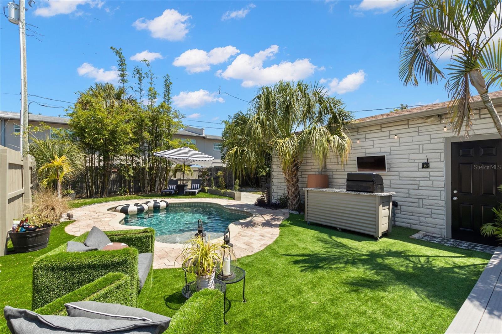 Property Photo: 4829 20th Avenue N FL 33713