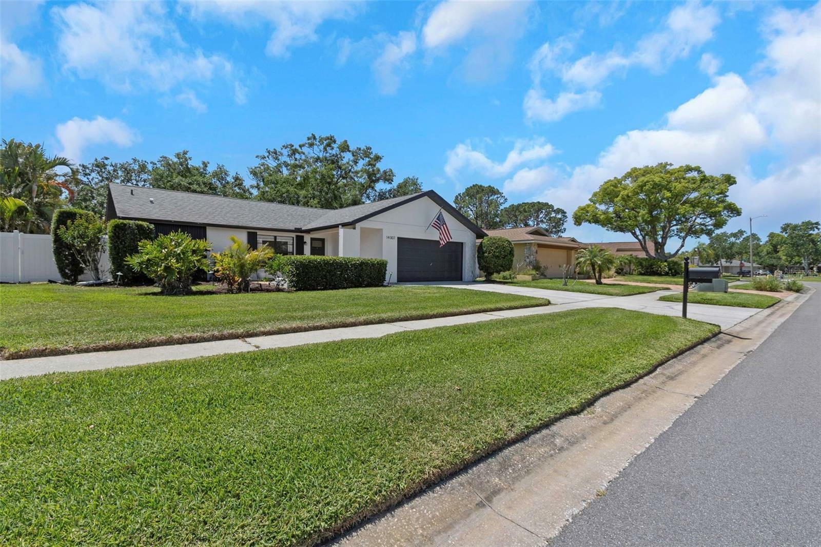 Property Photo: 14007 Middleton Way FL 33624