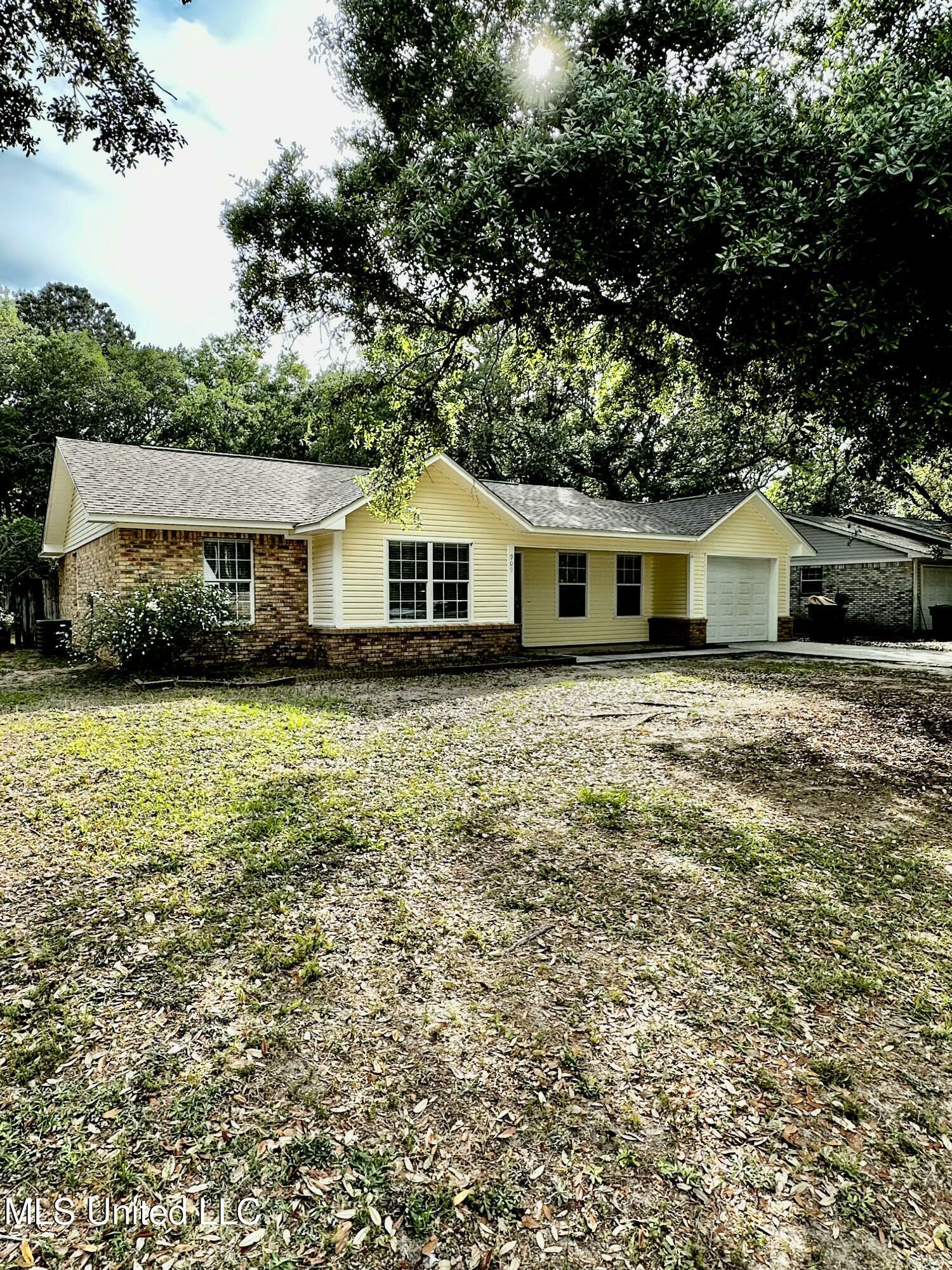 Property Photo: 909 Orange Street MS 39564