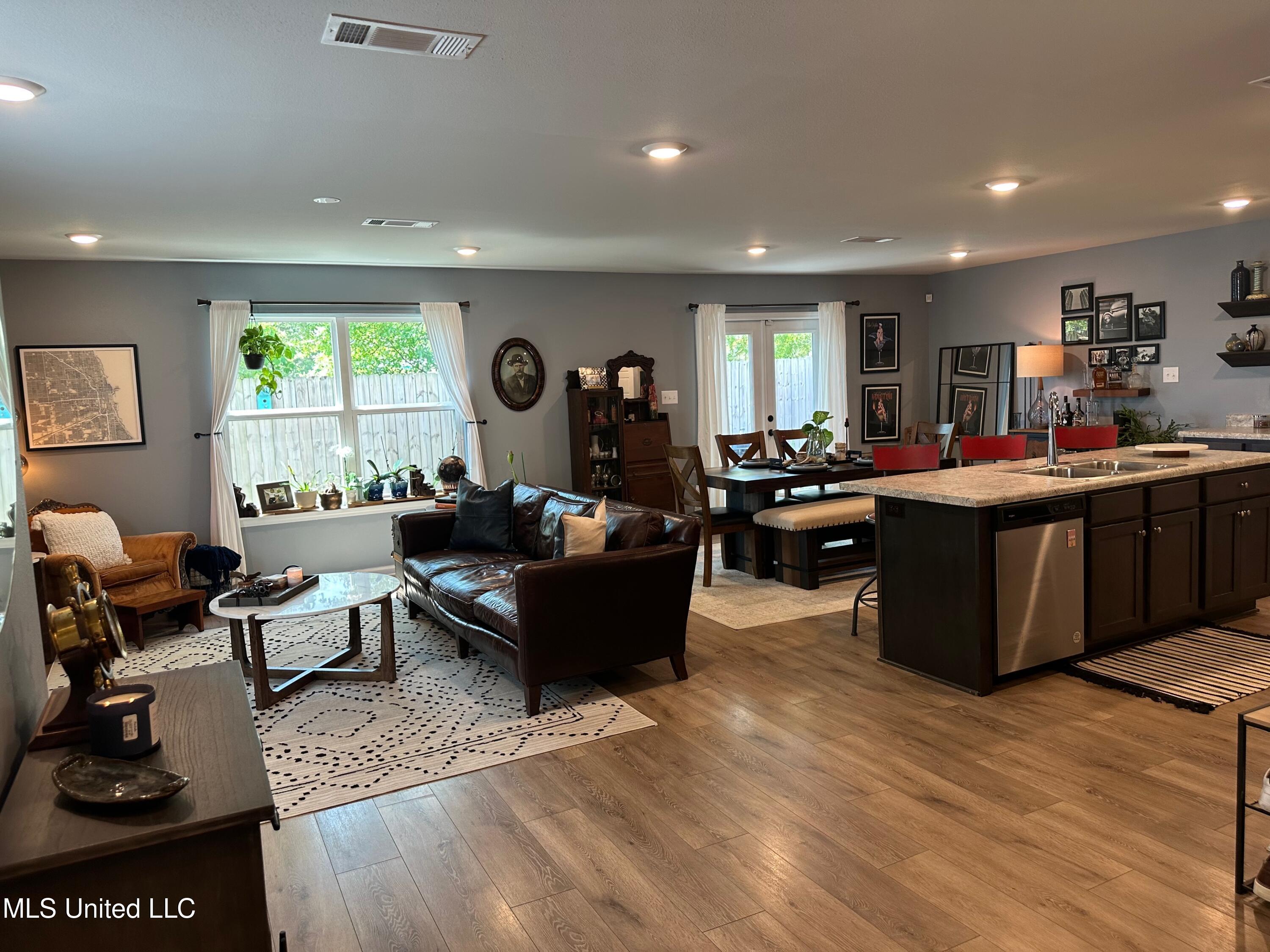Property Photo:  2409 Esplanade Street  MS 39564 