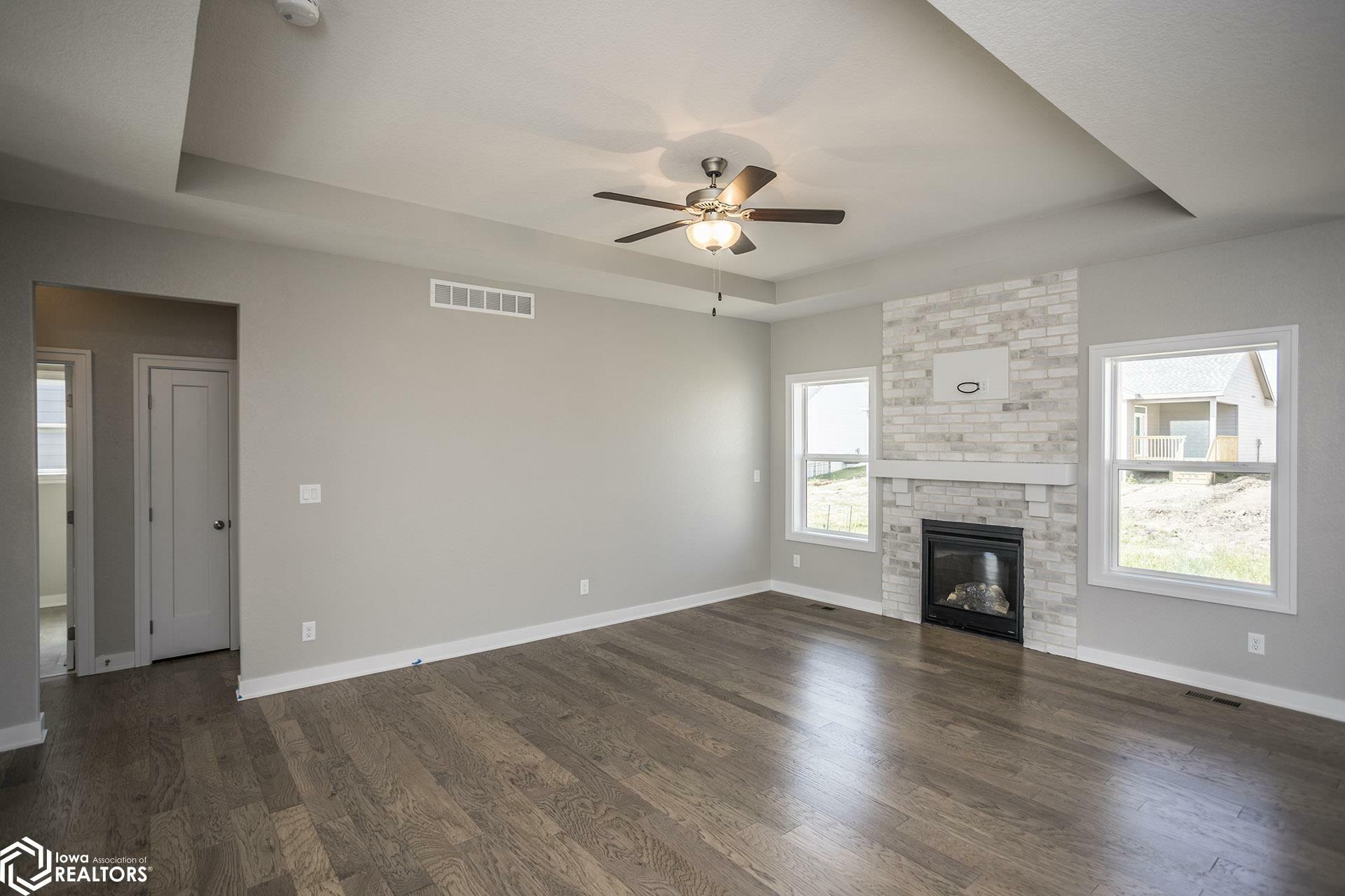 Property Photo: 2520 Knollway Drive IA 50158