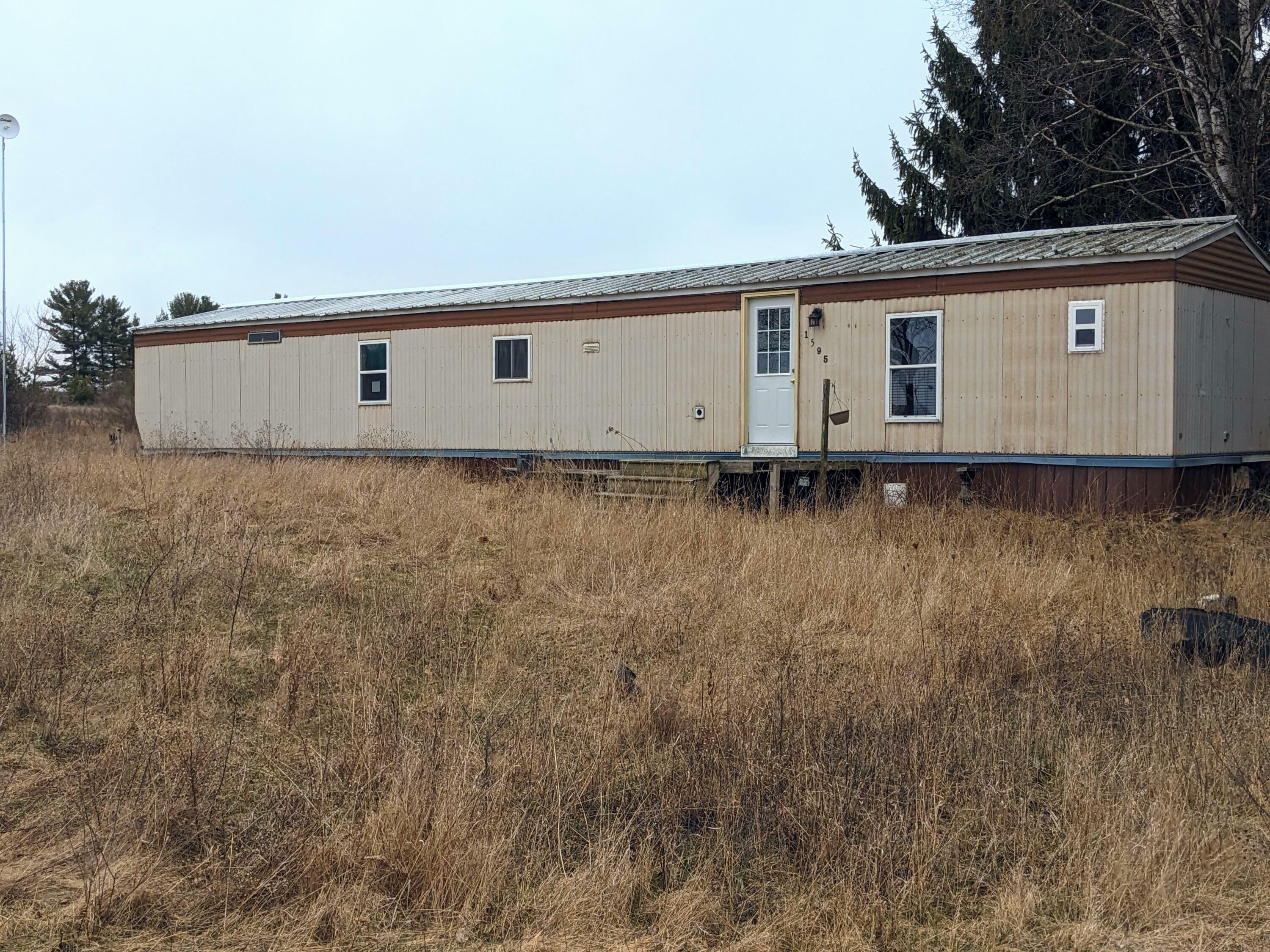 Property Photo: 1595 N County Line Road MI 48886