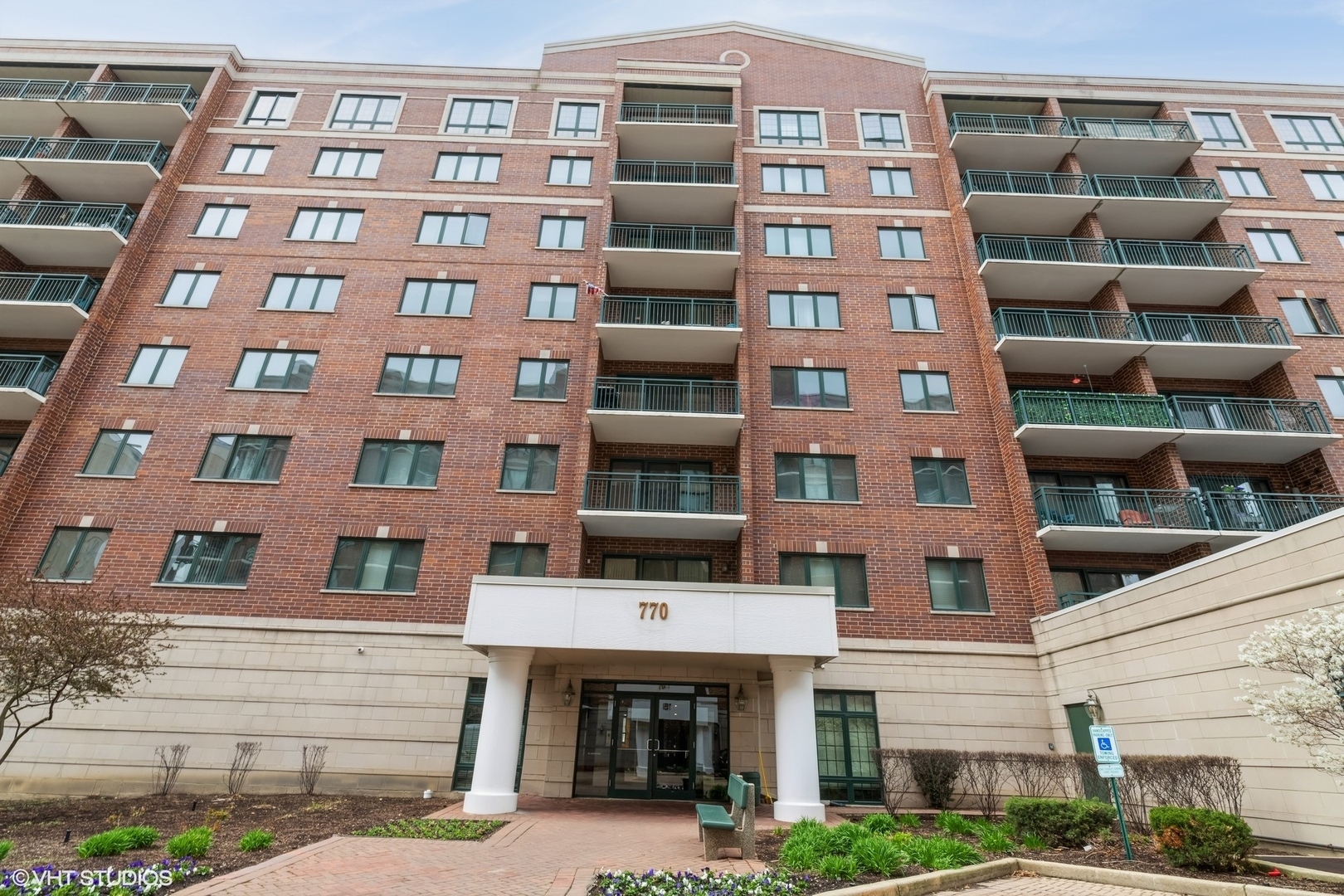 Property Photo: 770 Pearson Street 302 IL 60016