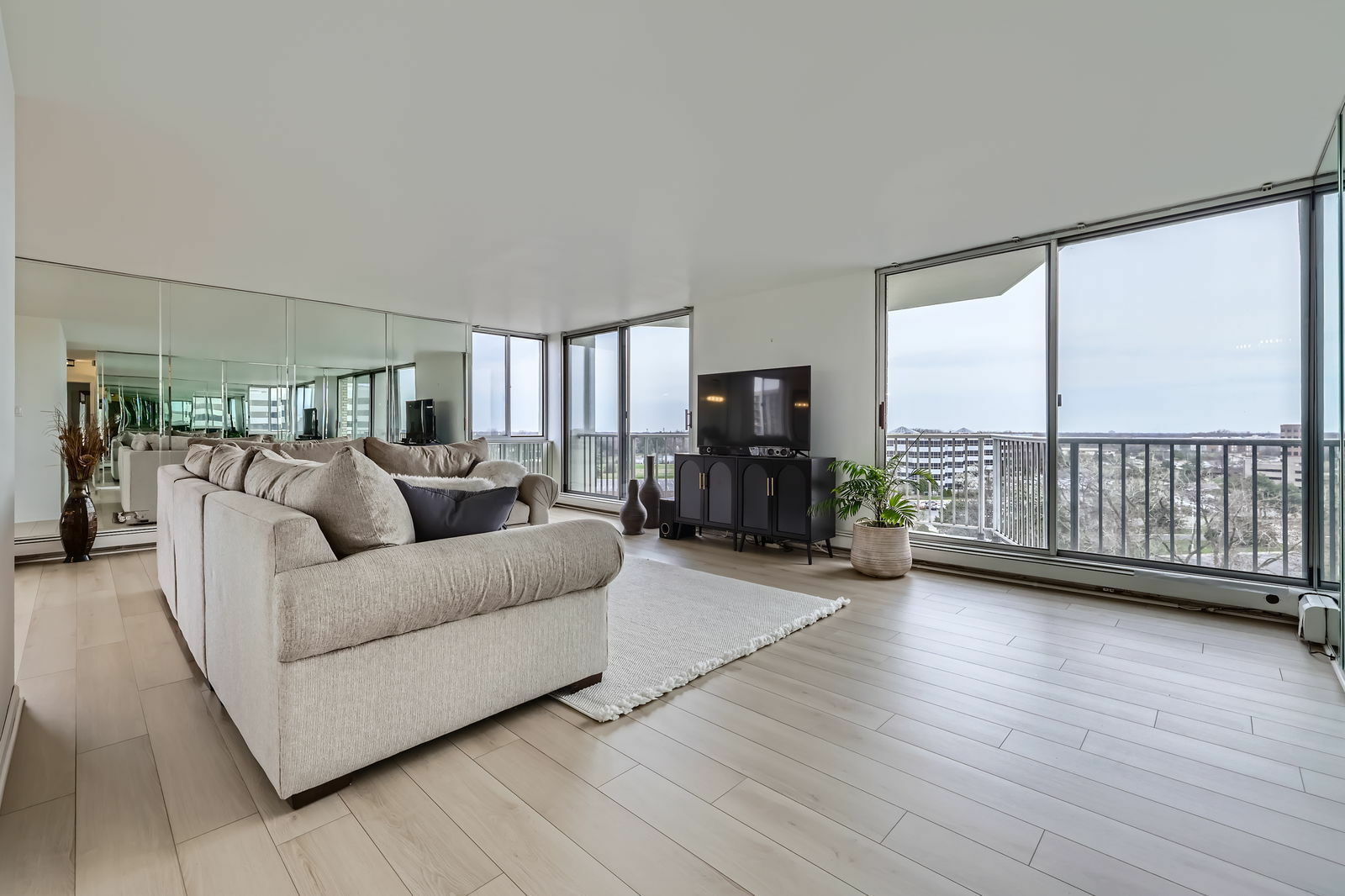Property Photo:  40 N Tower Road 8G  IL 60523 