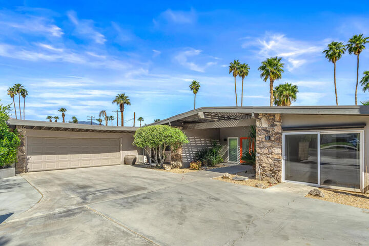Property Photo:  74582 Fairway Drive  CA 92260 