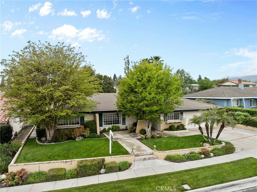 Property Photo:  1869 N O'Malley Way  CA 91784 