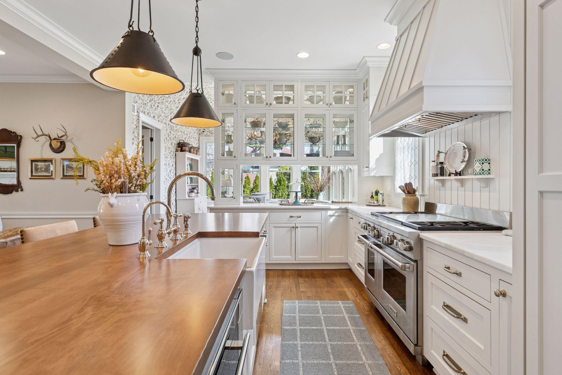 Property Photo: 683 Osceola Avenue MN 55105