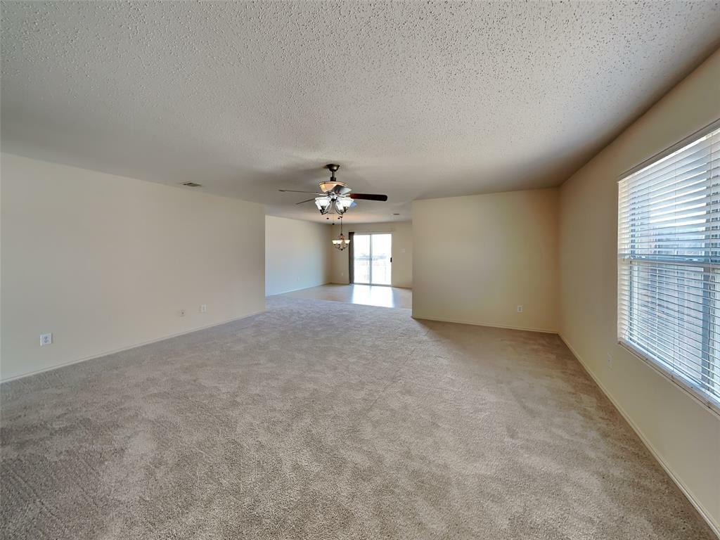 Property Photo: 905 Dove Meadows Drive TX 76002