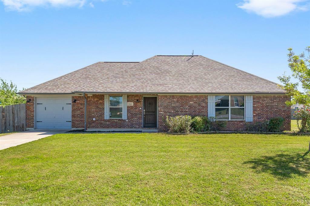 Property Photo: 512 Brookfield Drive TX 76023