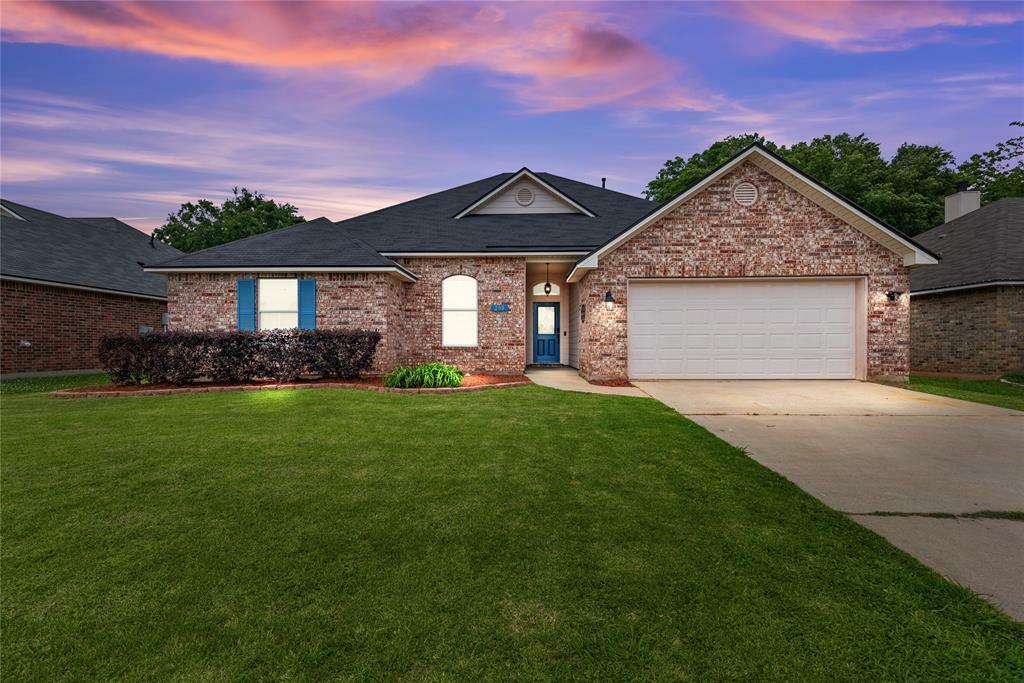 Property Photo: 208 Avondale Lane LA 71112