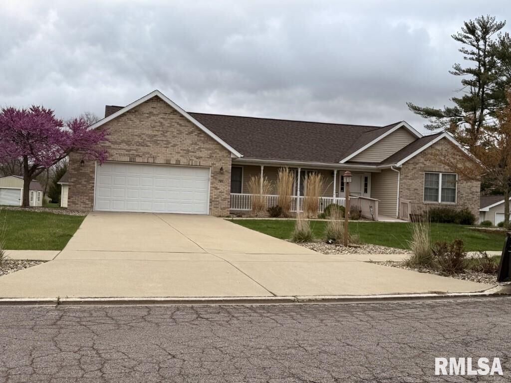 Property Photo: 705 Mickel Parkway IL 61571