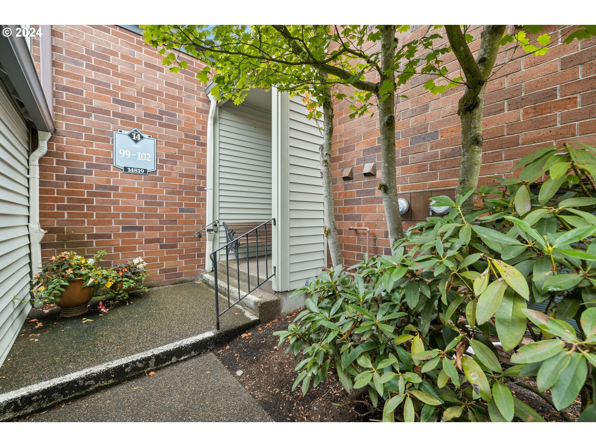 Property Photo: 14819 NE Sacramento St 99 OR 97230