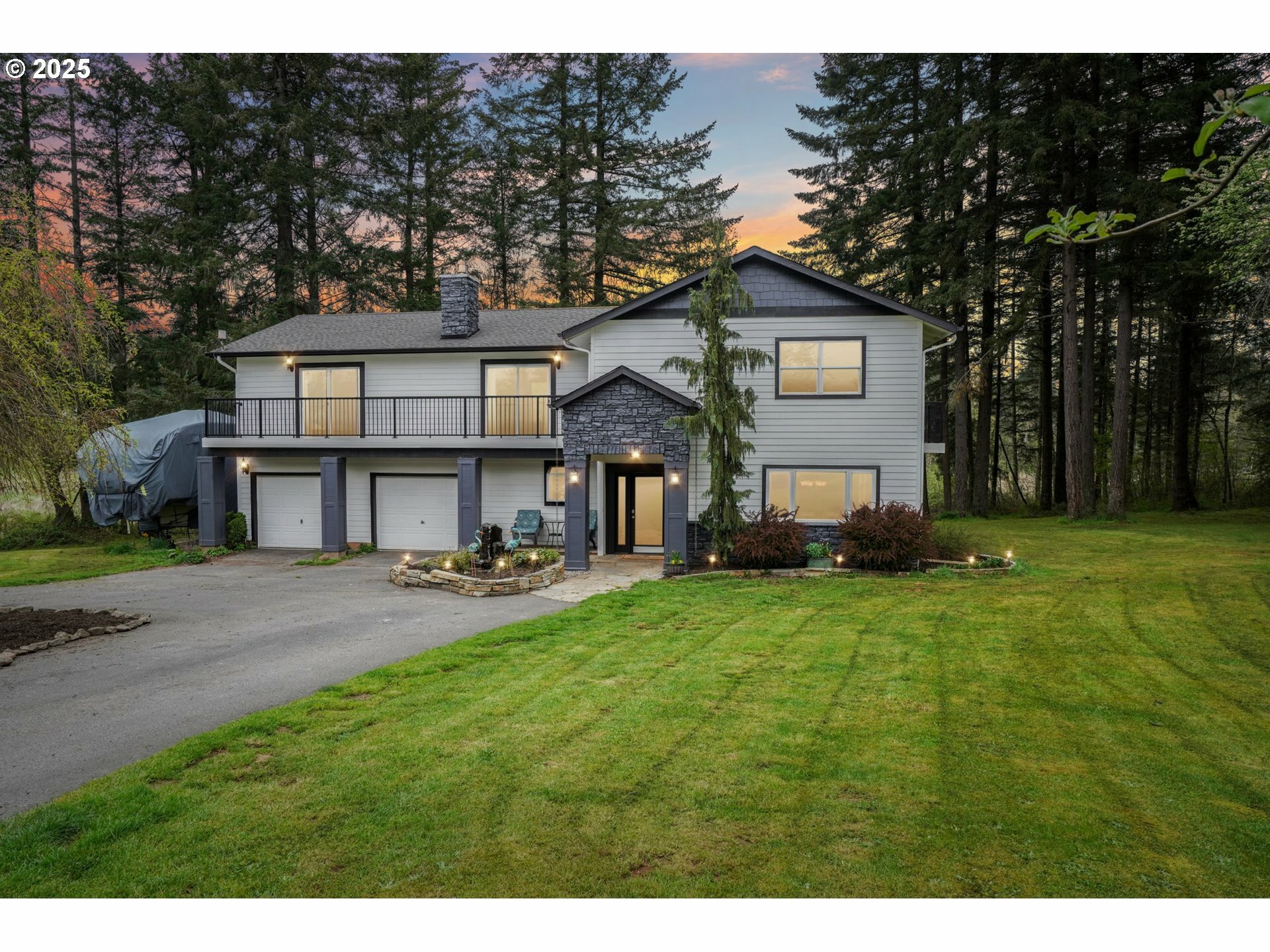Property Photo: 707 SE 271st Ave WA 98607