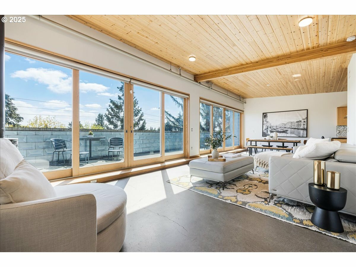 Property Photo: 4216 N Mississippi Ave #402 OR 97217