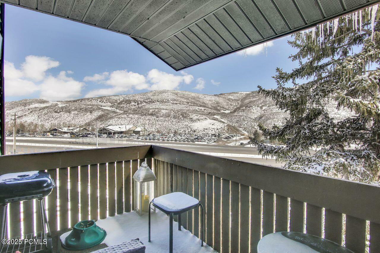 Property Photo: 7065 N 2200 W Apt 2W UT 84098