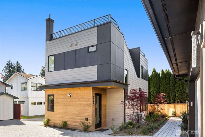 745  17th Avenue W  Kirkland WA 98033 photo