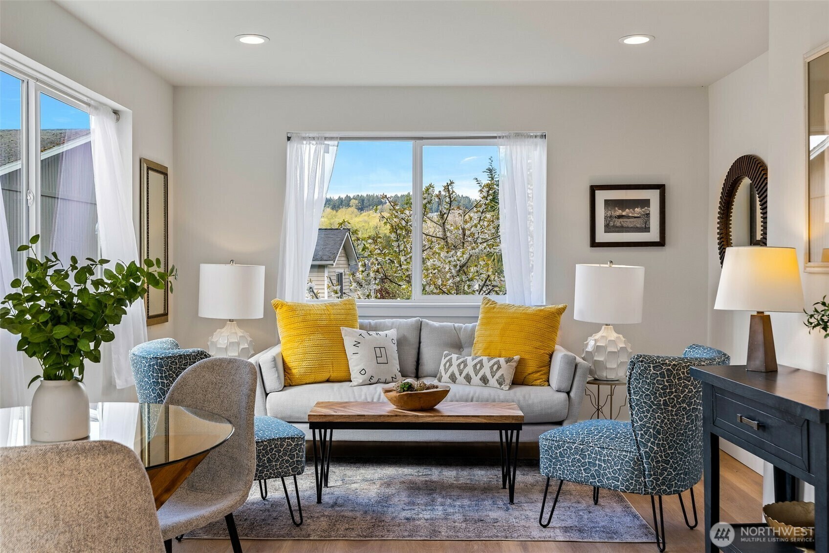 Property Photo:  1040 S Director Street B  WA 98108 