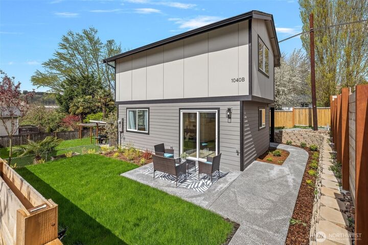 Property Photo: 1040 S Director Street B WA 98108