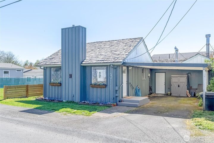 Property Photo:  311 SE 3rd Street  WA 98631 
