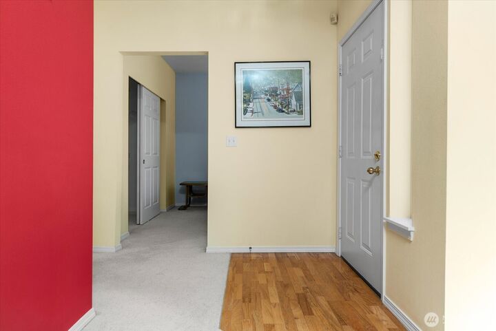 Property Photo: 4210 Stonebridge Way 201 WA 98037