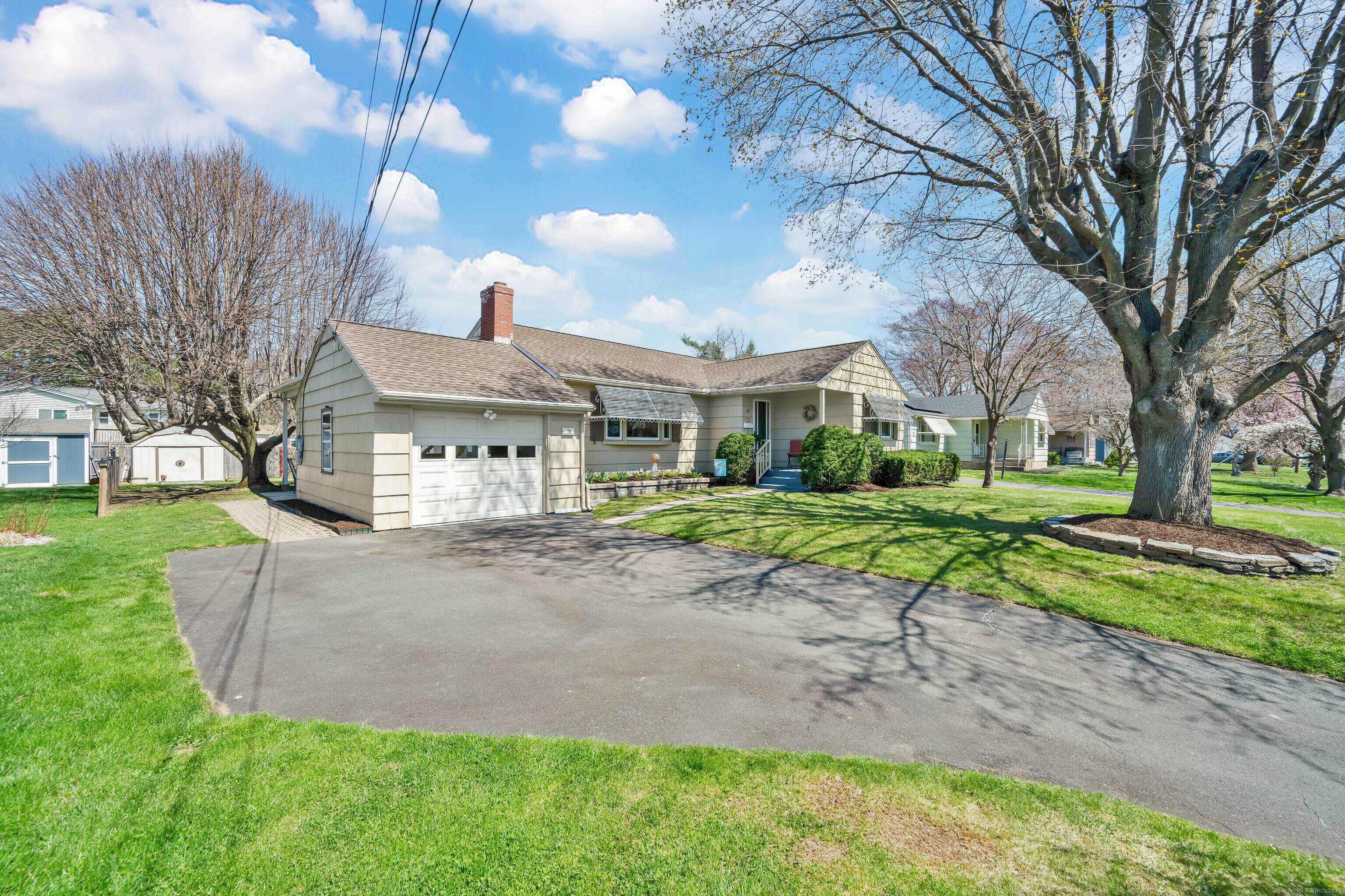Property Photo: 78 Woodmere Road CT 06111