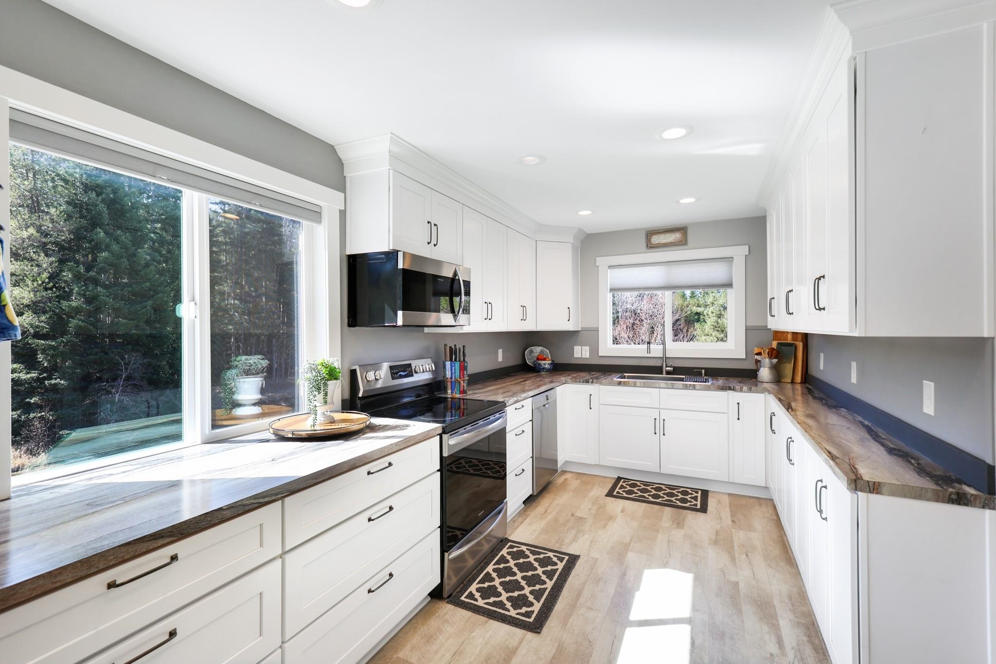 Property Photo:  1240 Doe Meadow Rd  WA 99156 