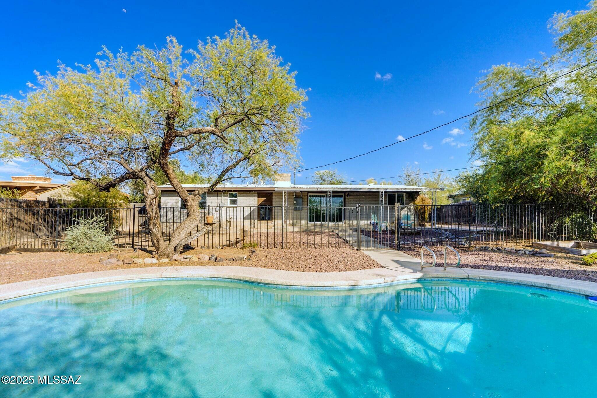 Property Photo: 2826 W Jacinto Street AZ 85745