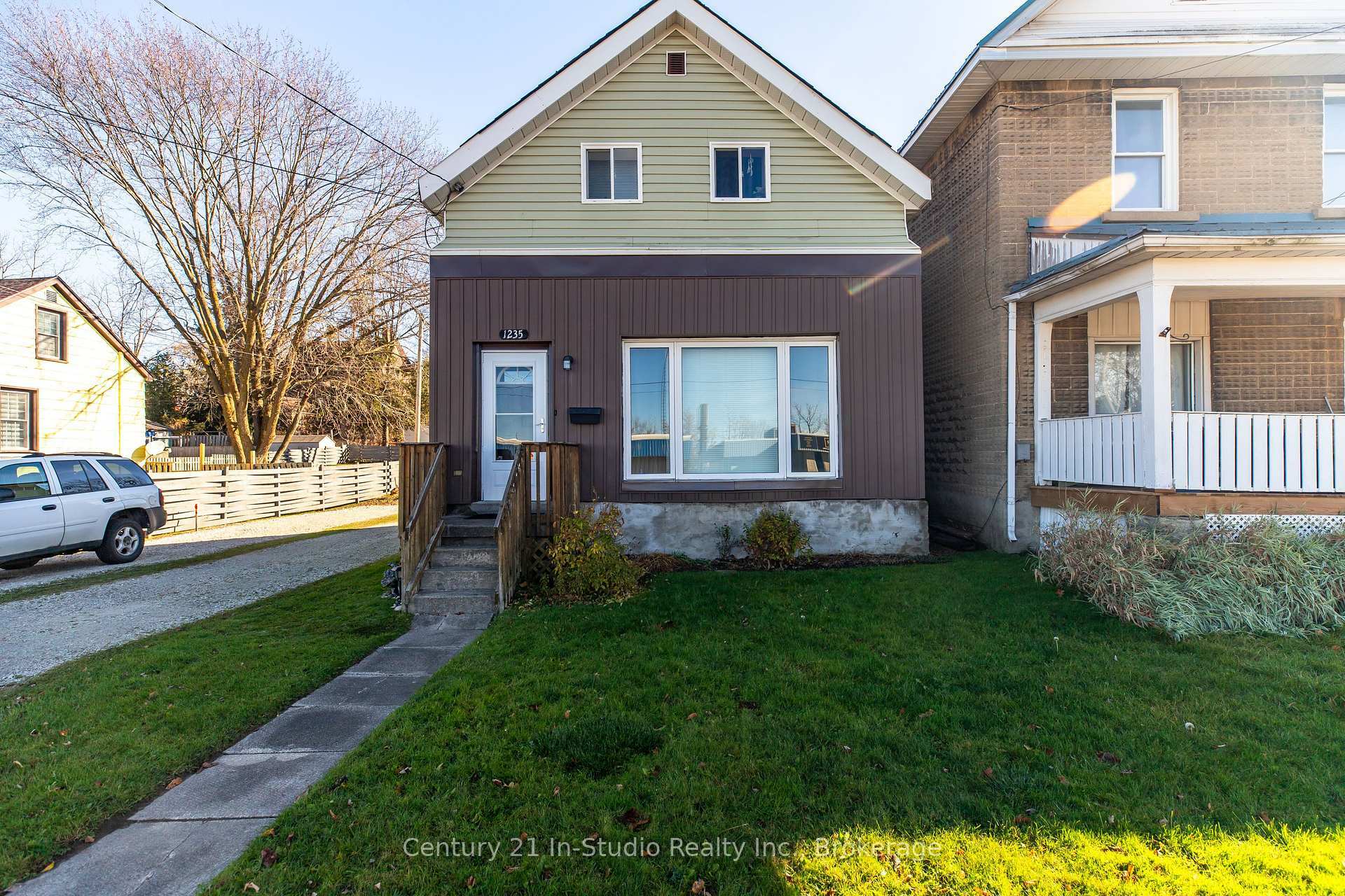 Property Photo: 1235 2nd Avenue E ON N4K 2J2