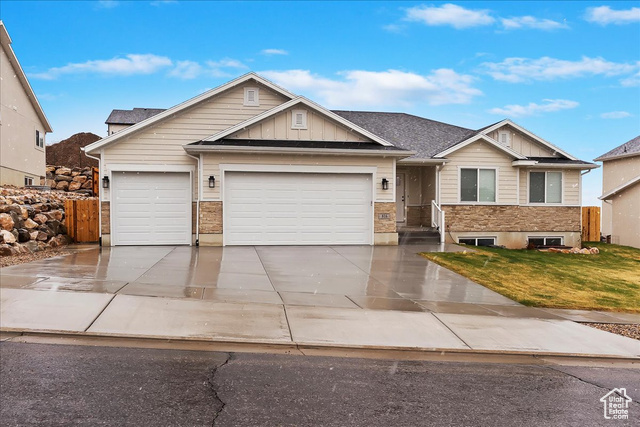 Property Photo: 816 E Clover Way UT 84050