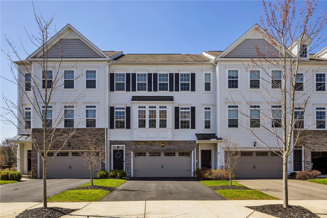 Property Photo: 223 Eagle Dr PA 16066