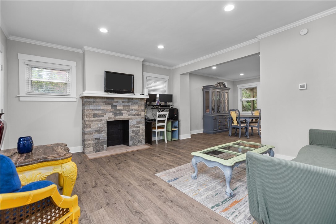 Property Photo:  152 Oakview Ave  PA 15218 