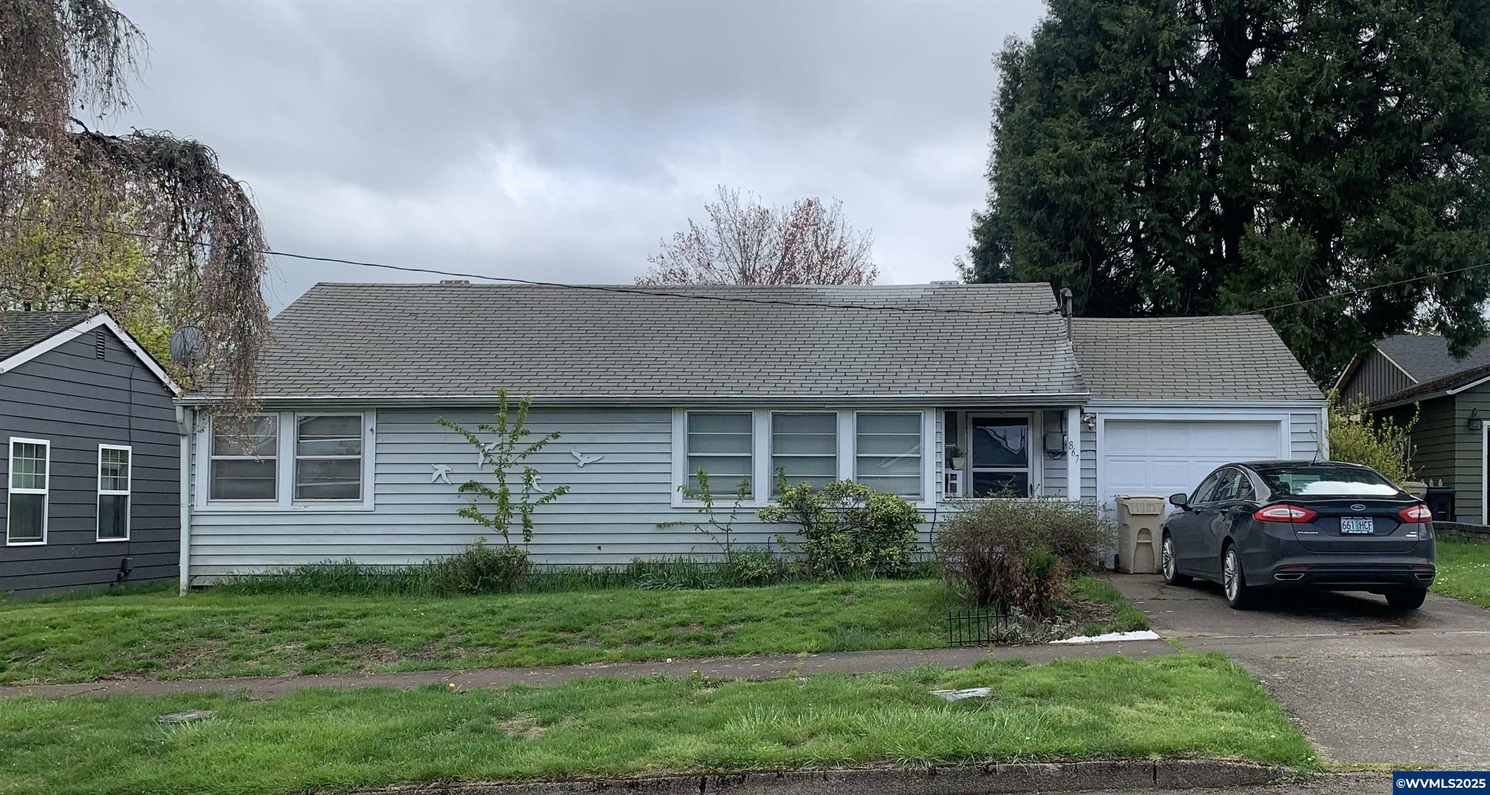 Property Photo: 867 SW Birch St OR 97338