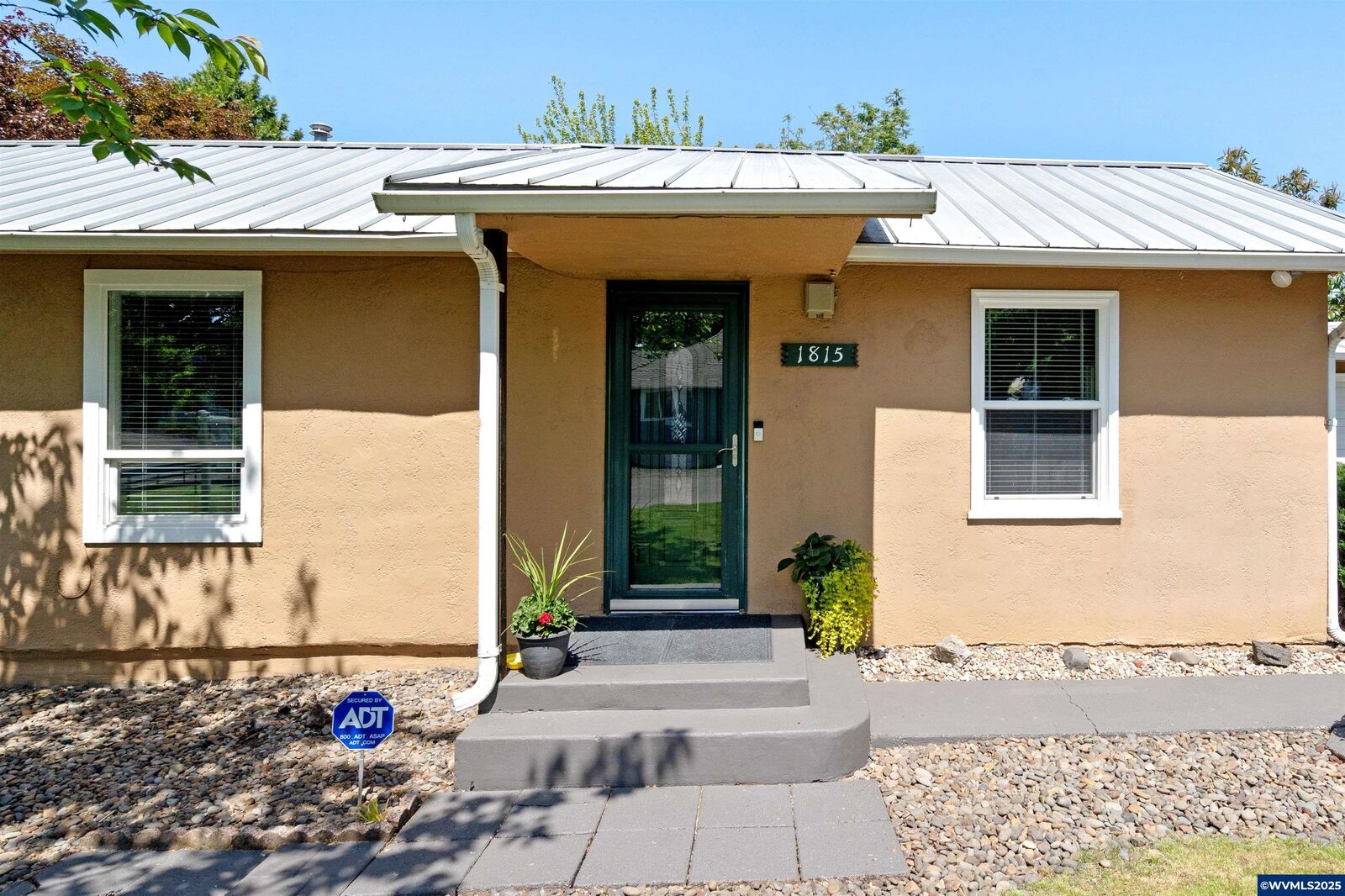 Property Photo: 1815 Willamette Av NE OR 97321