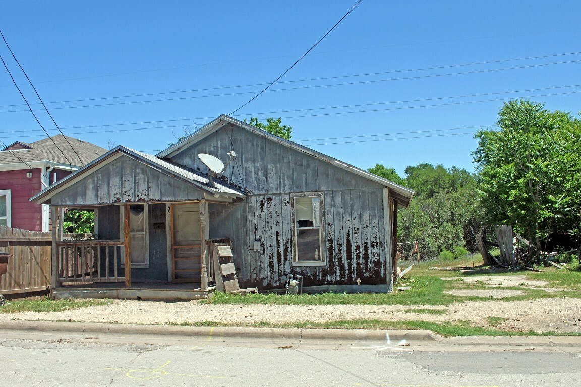 Property Photo: 730 Chihuahua Street TX 78644