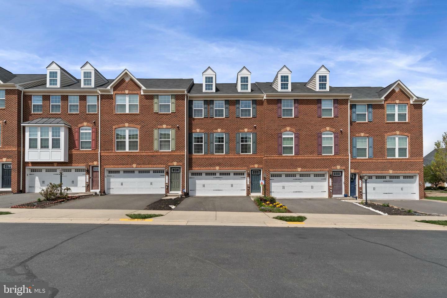Property Photo: 41876 Sprinter Terrace VA 20105