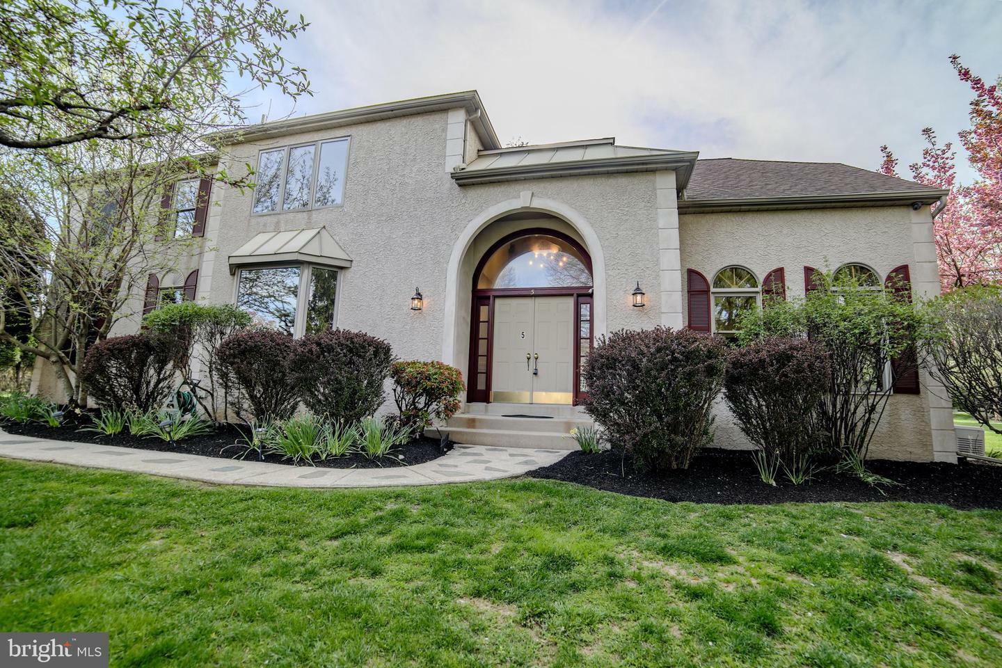 Property Photo: 5 Barleycorn Drive PA 19008