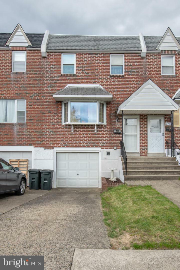 Property Photo: 3760 Genesee Drive PA 19154