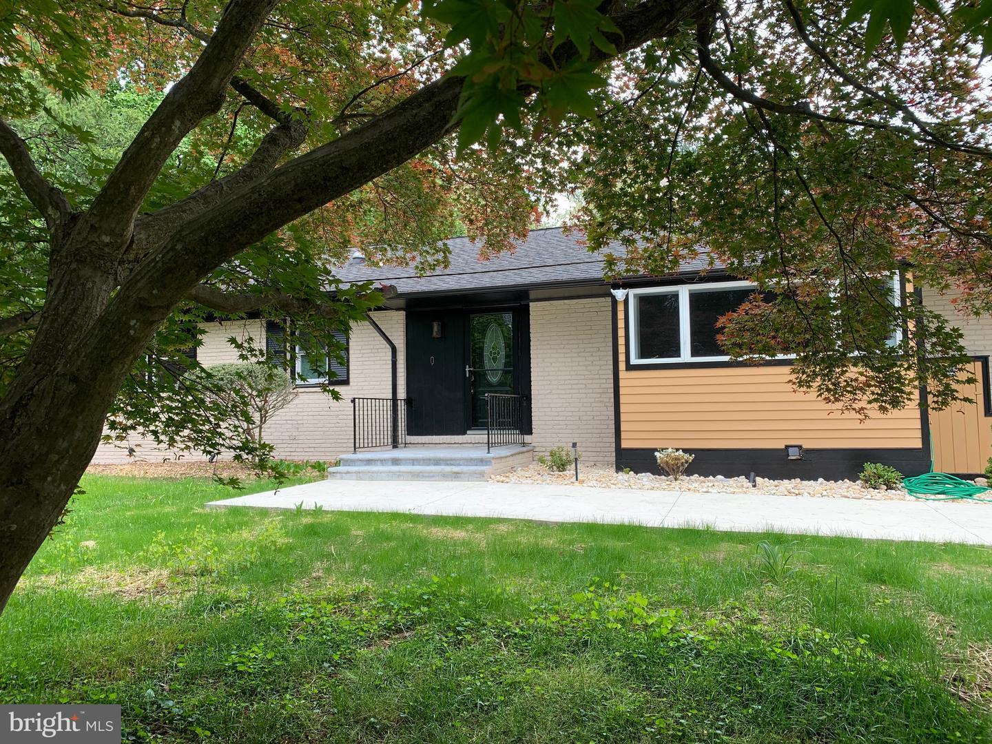 Property Photo: 1537 Crowell Road VA 22182