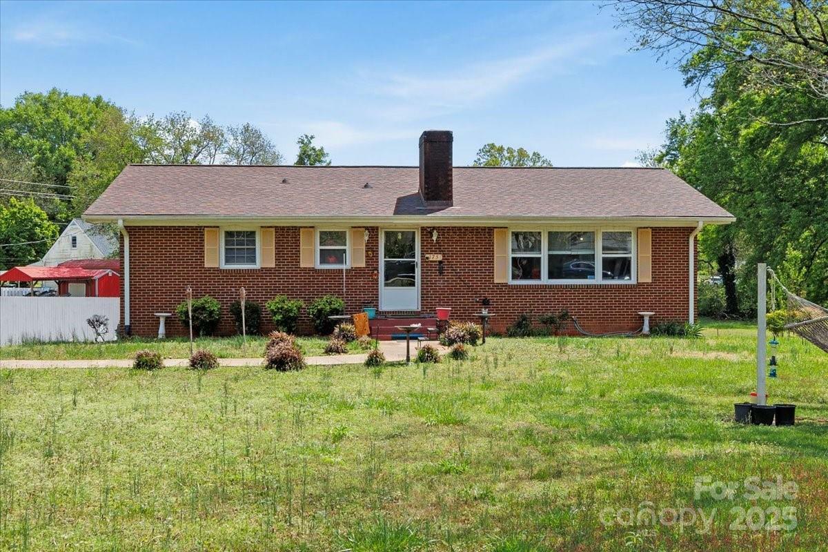 Property Photo: 175 Neita Drive NC 28147