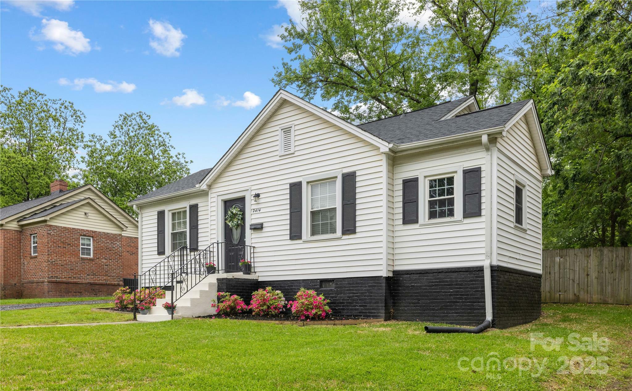 Property Photo: 2414 Remount Road NC 28208