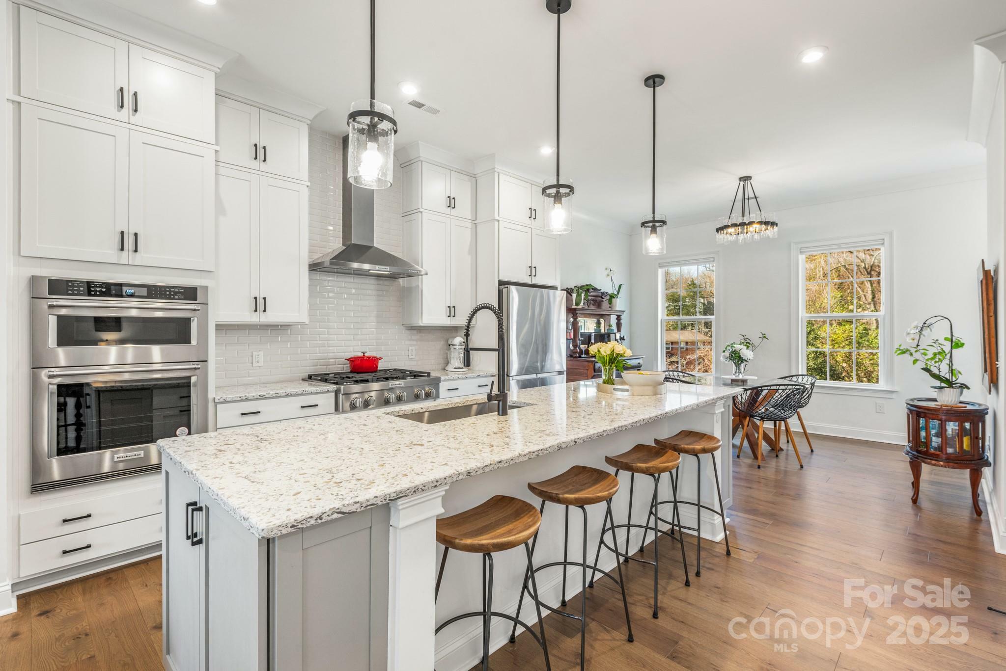 Property Photo: 2558 Deacon Avenue NC 28204