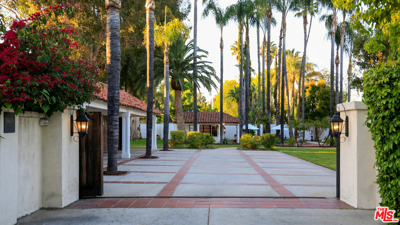 Property Photo:  18625 Wells Dr  CA 91356 