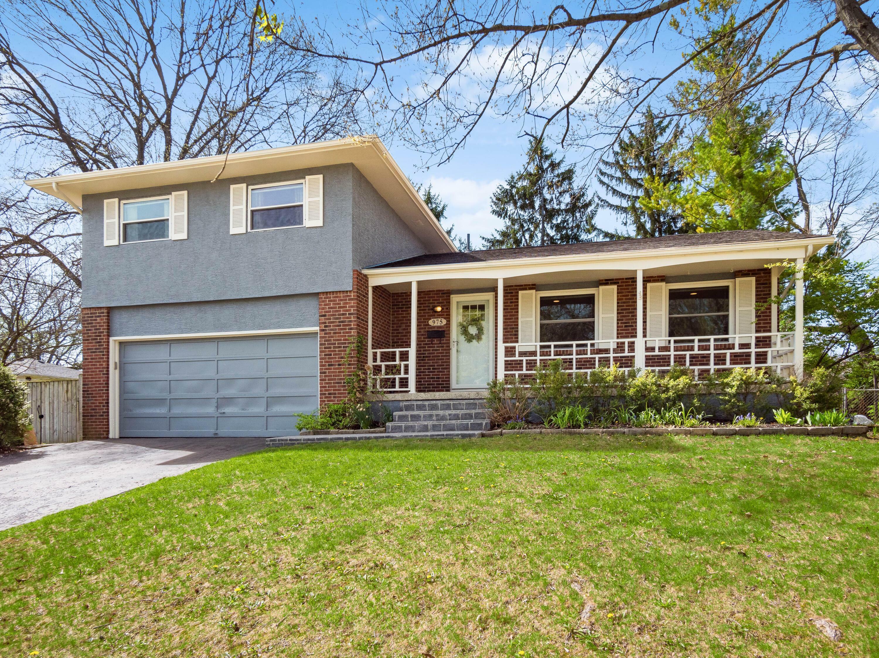 Property Photo: 975 Kennington Avenue OH 43220