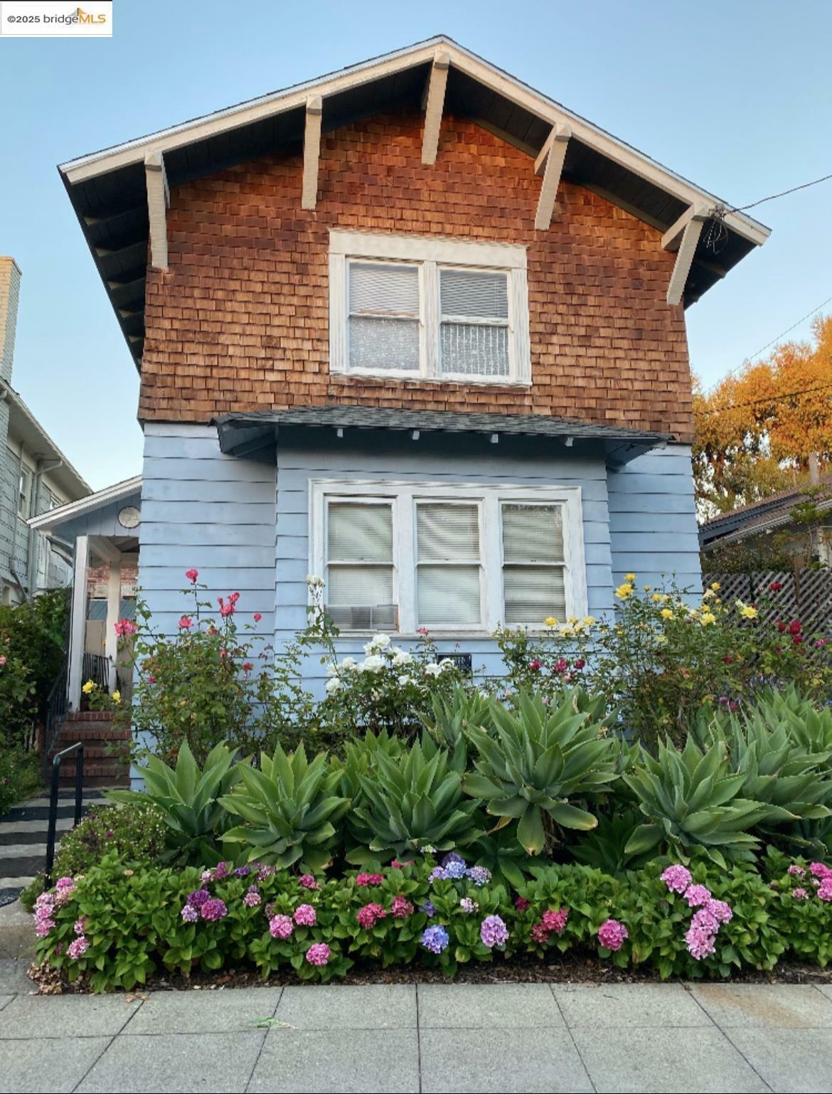 Property Photo: 2537 Chilton Way CA 94704