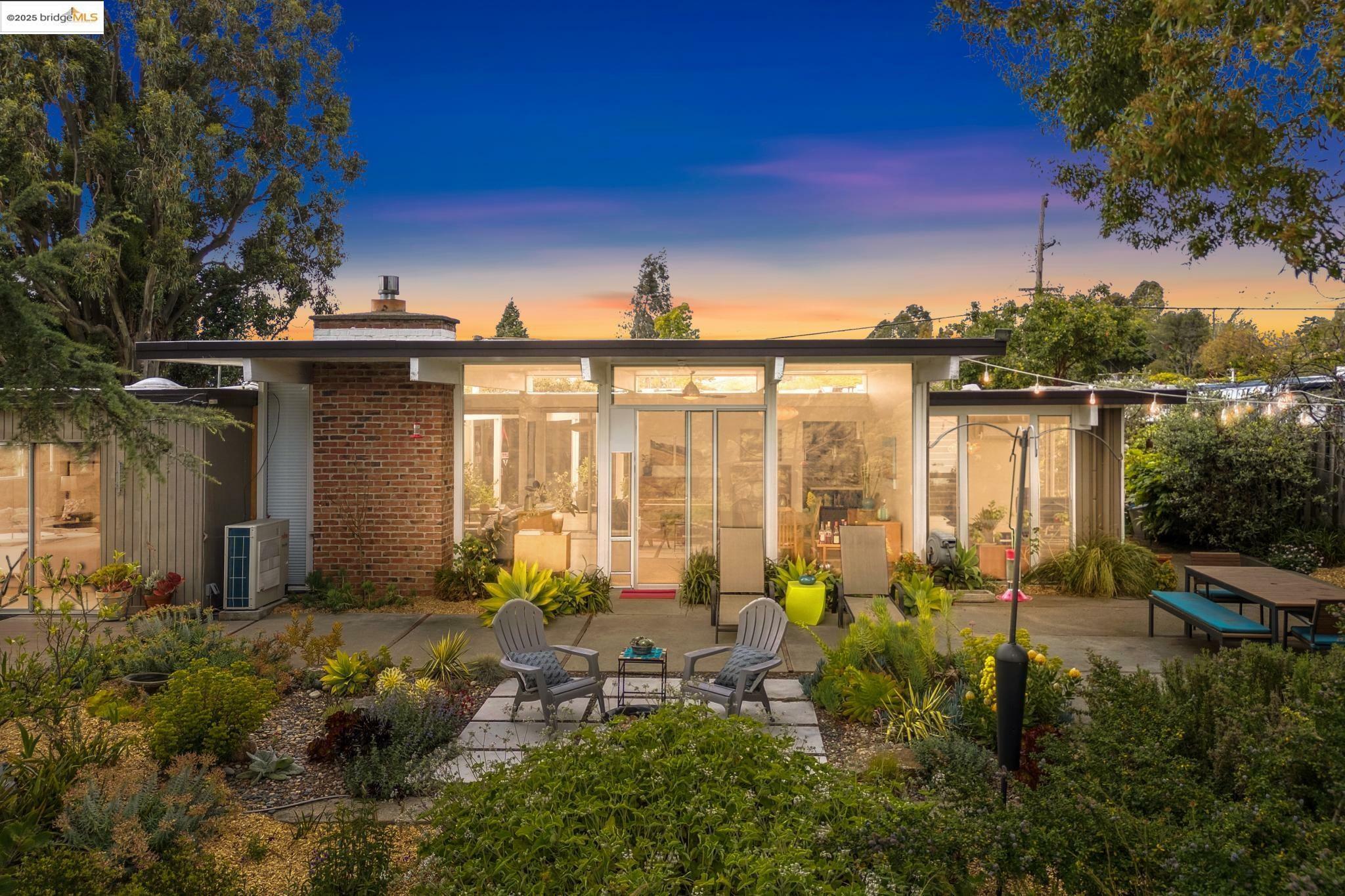 Property Photo: 5345 Crown Ct CA 94552