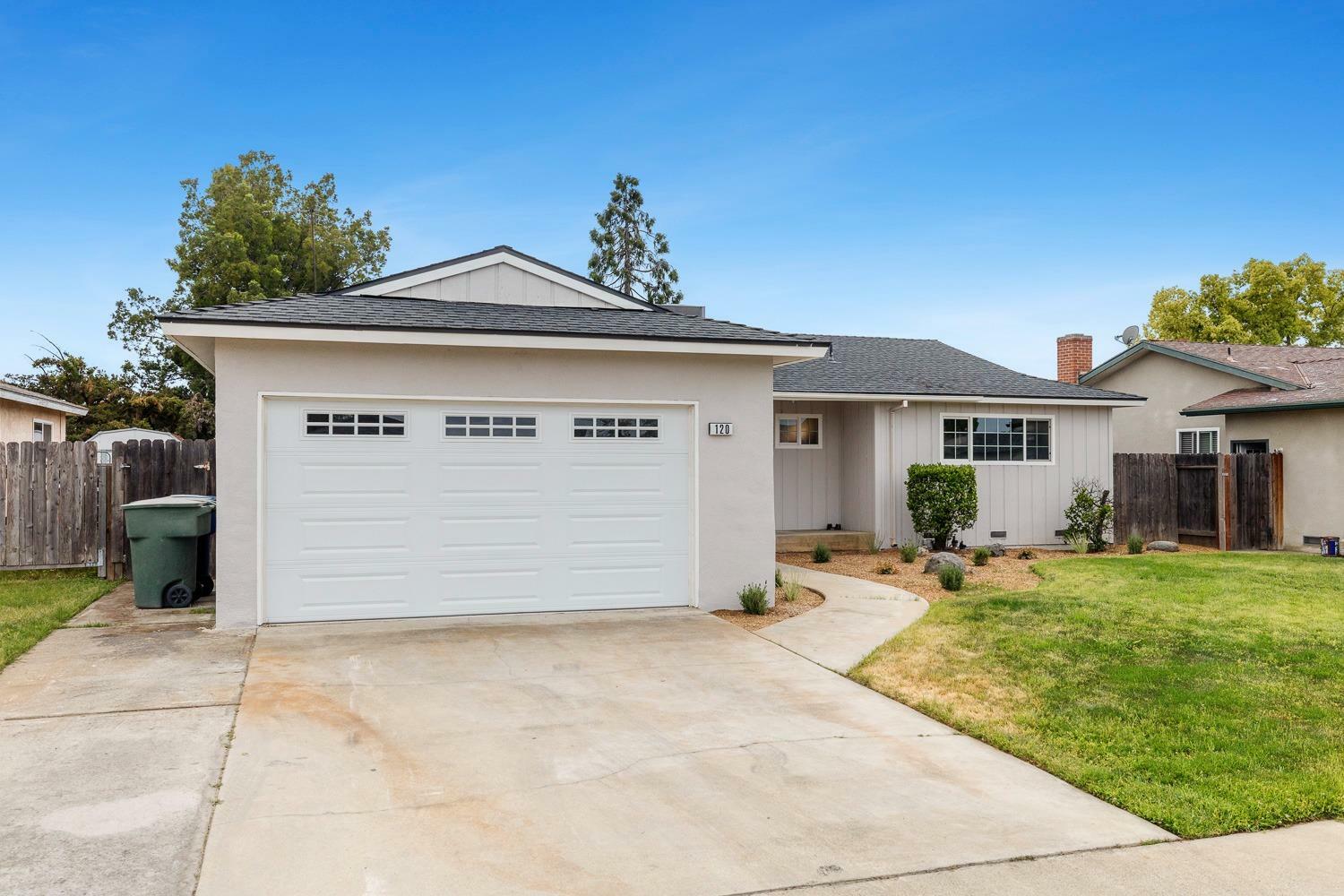 Property Photo: 120 W Ashcroft CA 93612