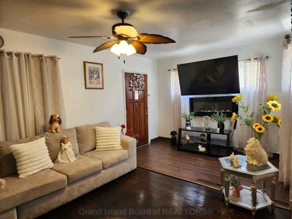 Property Photo: 1003 W 7th St NE 68801