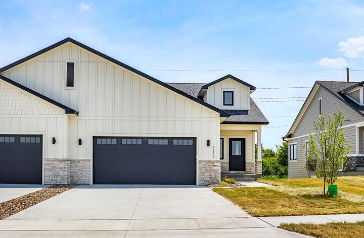 Property Photo: 1208 Westview Drive IA 50124